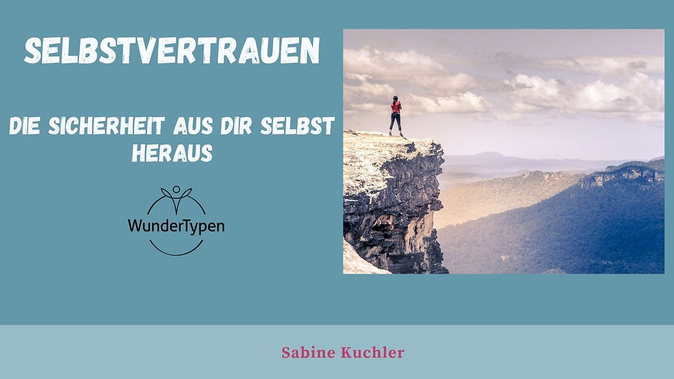 Frau auf Bergspitze