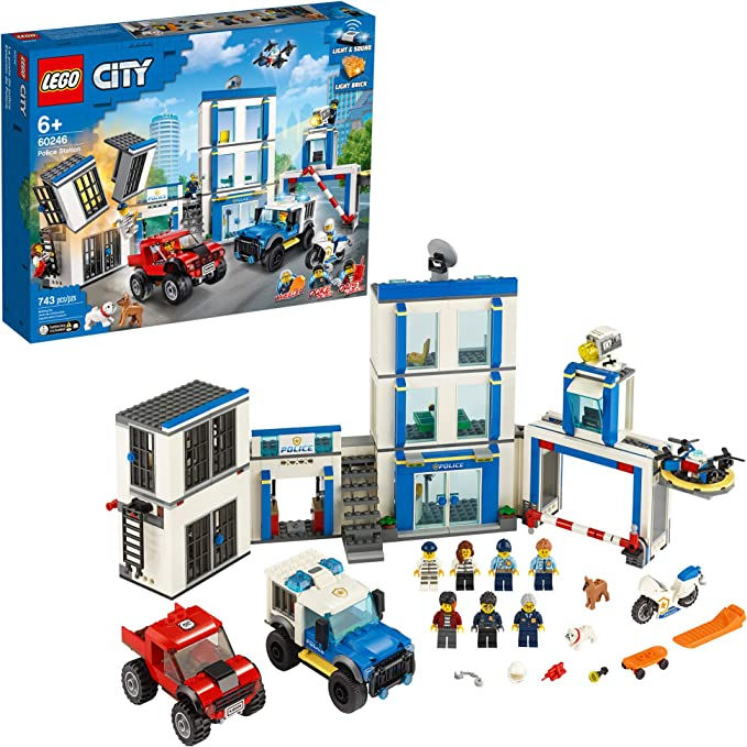Thumbnail: Police Station (743 Pieces) 60246