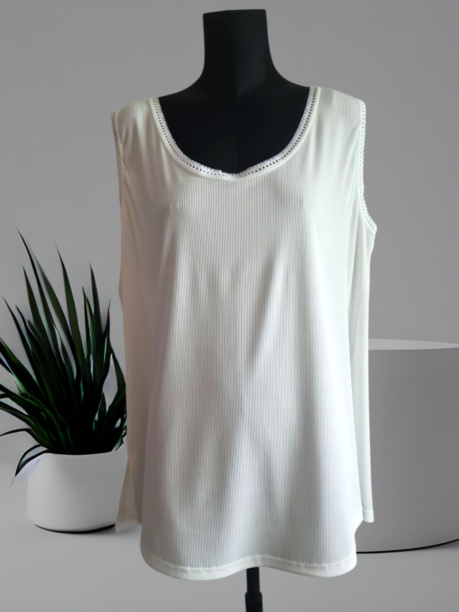 Débardeur bretelles épaisses, dentellé, 2 coloris disponibles 2W Paris