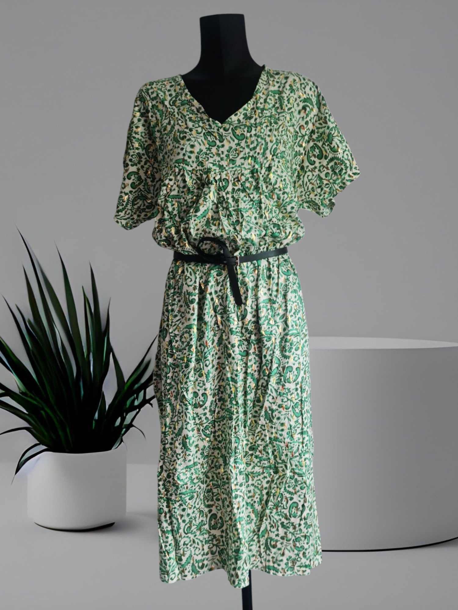 Robe longue col V à imprimés et touches de dorure 4 coloris disponibles