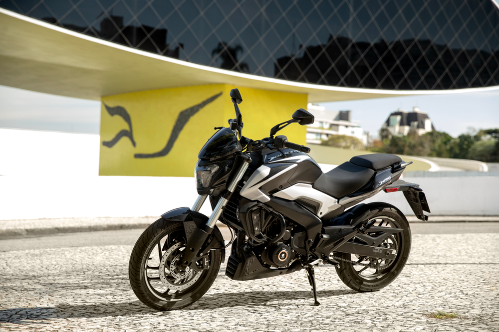 Bajaj incorpora mais tecnologia à Dominar 250, com modos de pilotagem e conectividade