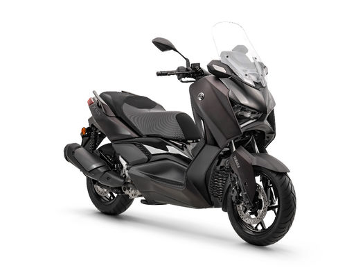 Maxiscooter Yamaha XMax ganha mais potência com novo motor de 300 cc