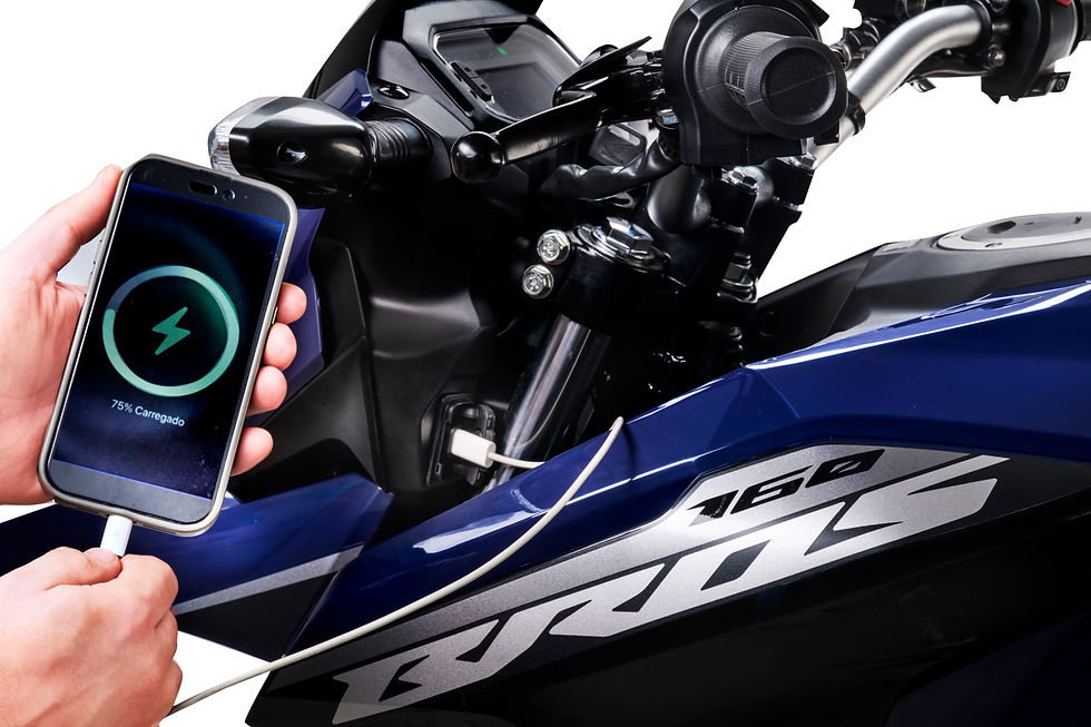 Modelo inclui porta USB para carregamento de celular. O preço sugerido pela fábrica a seus revendedores (não inclui frete e seguro de transporte) é de R$ 22.260 para a versão ABS 2026 e R$ 21.320 para a versão CBS