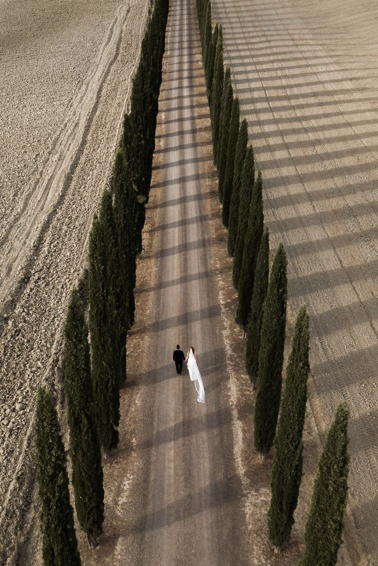 Insanely Romantic Couple Session in Tuscany, Italy by Wedding Photographer Fotomagoria