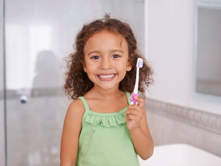 Por oue é preciso trocar a escova de dentes a cada 3 meses? Entenda a importância desse hábito para a saúde bucal
