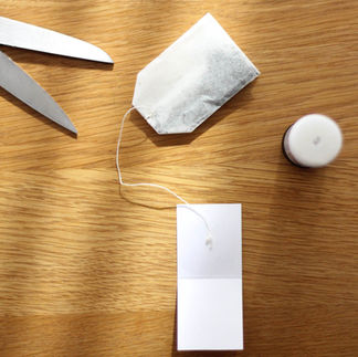 Sachet de thé à personnaliser avec une étiquette avec un message sympa à coller sur la ficelle du sachet à l'aide d'un baton de col