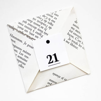 Selbstgemachter Adventskalender mit Buchseiten