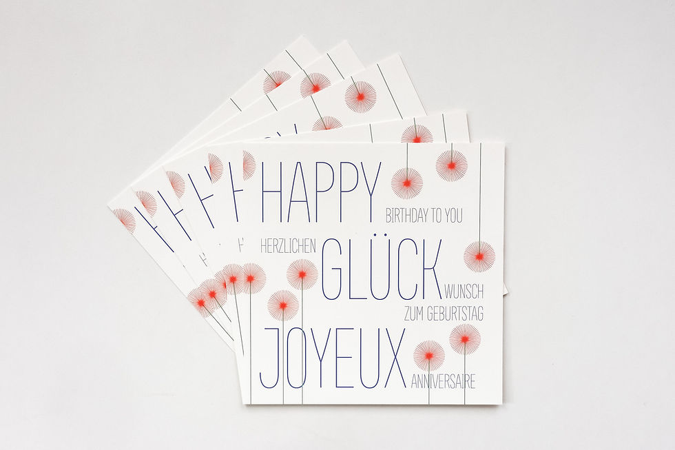 Herzlichen Glückwunsch Karte mit minimalistischer Typografie auf weissem Hintergrund