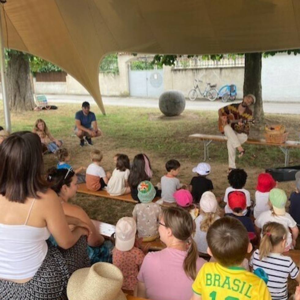 Comptines et jeux de doigts en plein air