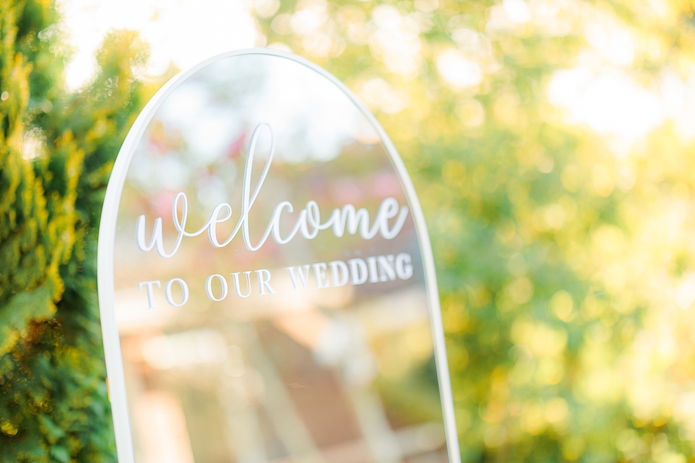 Welcome to our wedding sign, met mooi bokeh.