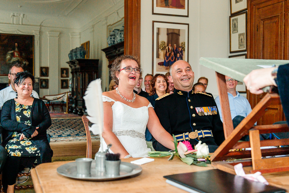 spontaan moment tijdens de trouw ceremonie