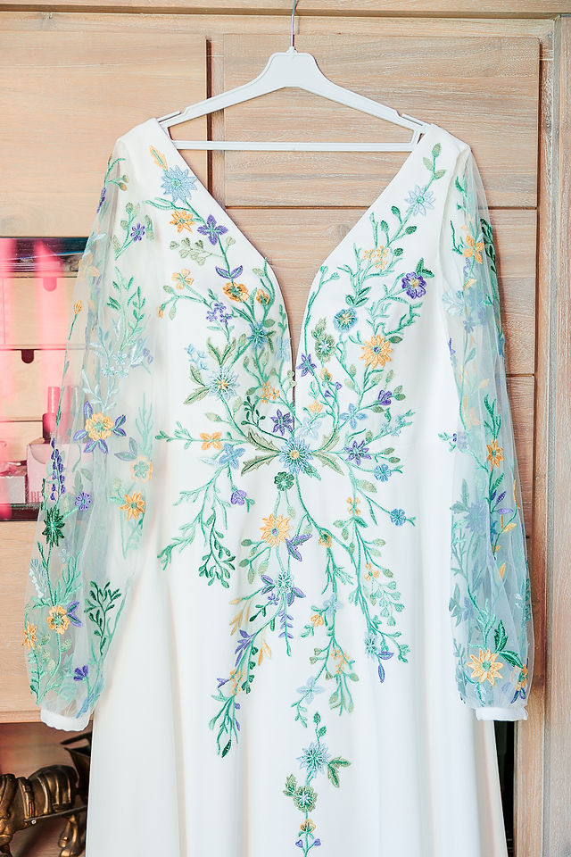 Unieke trouwjurk met bloemen