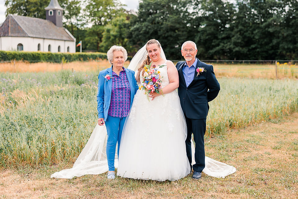 familiefoto's bruiloft opa en oma groepsfoto's