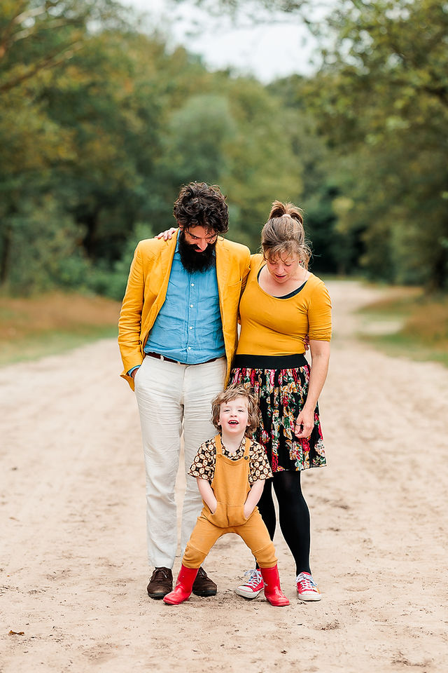 Spontane lach kind tijdens fotoshoot