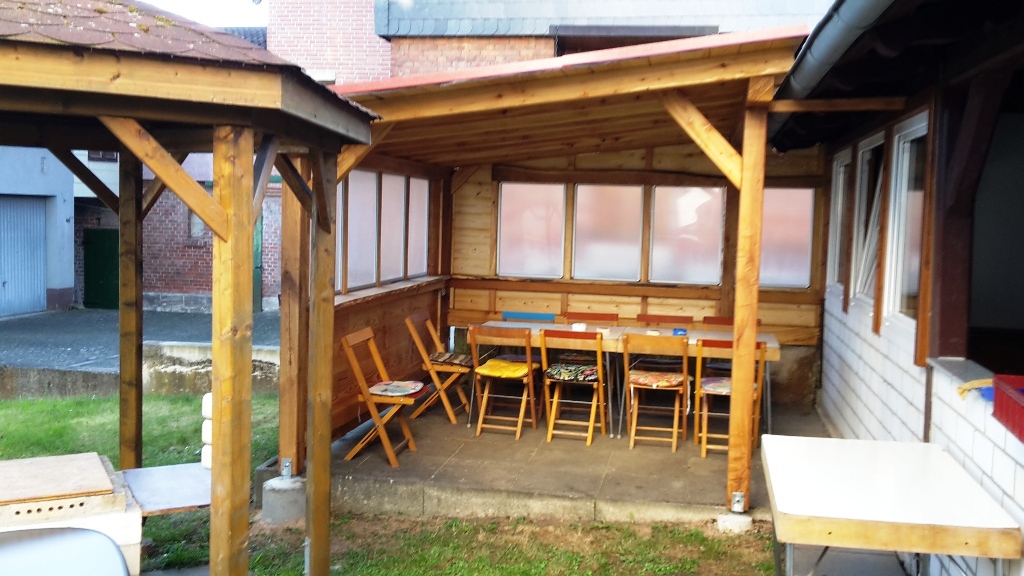 2016-05-neuer Pavillon im Vereinsgarten.56.46