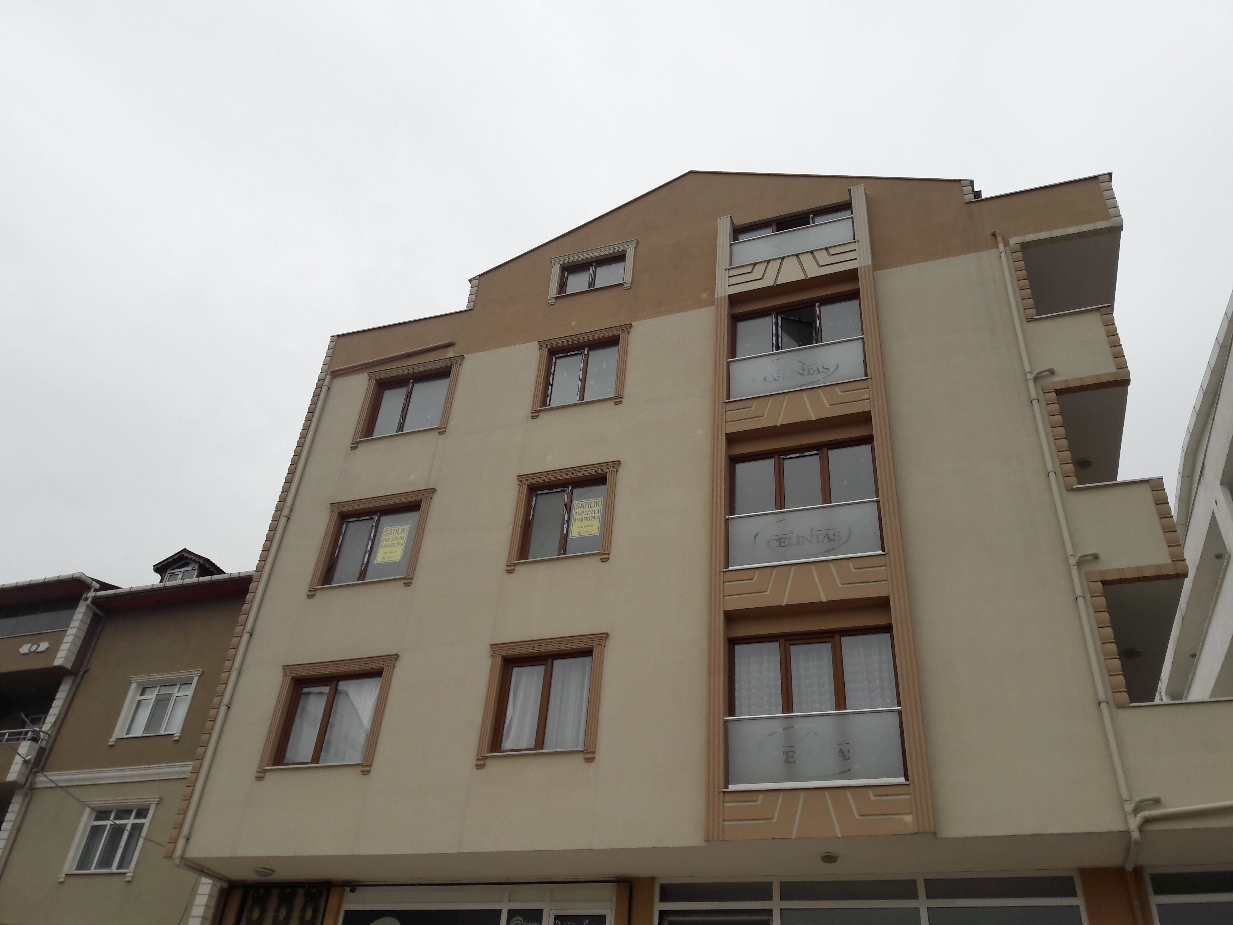 ÇAYIROVA BEL.HASTANEYE CADDEYE YAKIN 2+1 ARAKAT DAİRE