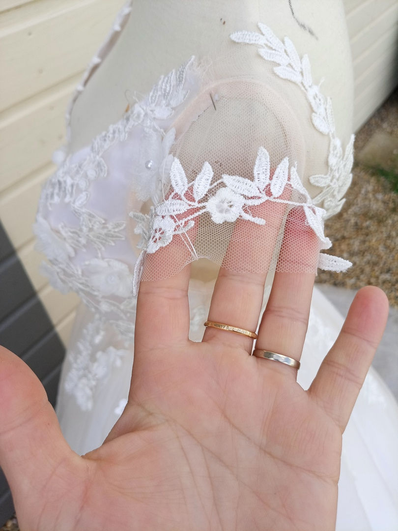 Miniature : robe de mariée mariage chic occasion comme neuve très bon état métarobe vinted original  unique 34 36 dos nu dentelle tulle