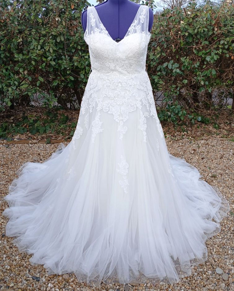 robe de mariée mariage  neuve  métarobe vinted original  métamuse avenue diagonale helga feldhaus eleganz moden 42 44 aline