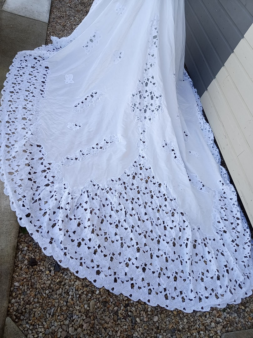 Miniature : robe de mariée mariage chic occasion comme neuve très bon état métarobe vinted original  traine cathédrale dentelle broderie