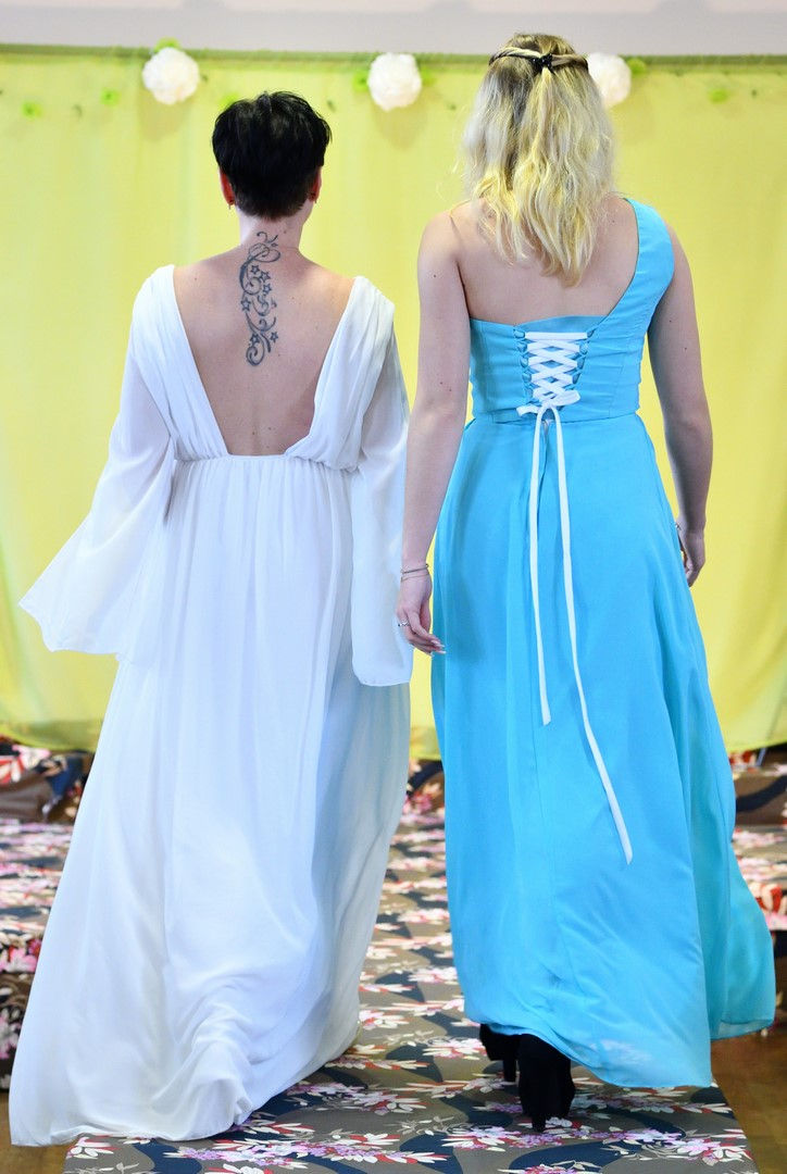 Miniature : robe anniversaire mariage chic occasion comme neuve très bon état métarobe vinted original  vintage  34 36 38 asymétrique