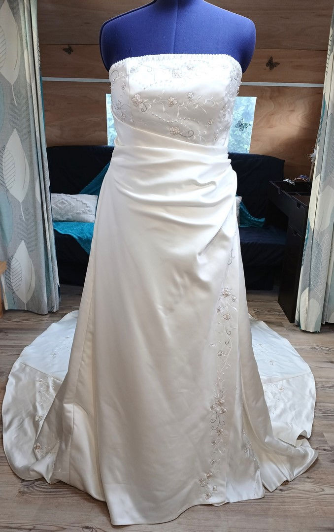 robe de mariée mariage chic occasion comme neuve très bon état métarobe vinted original bella 44 46 2XL 3XL duchesse mikado