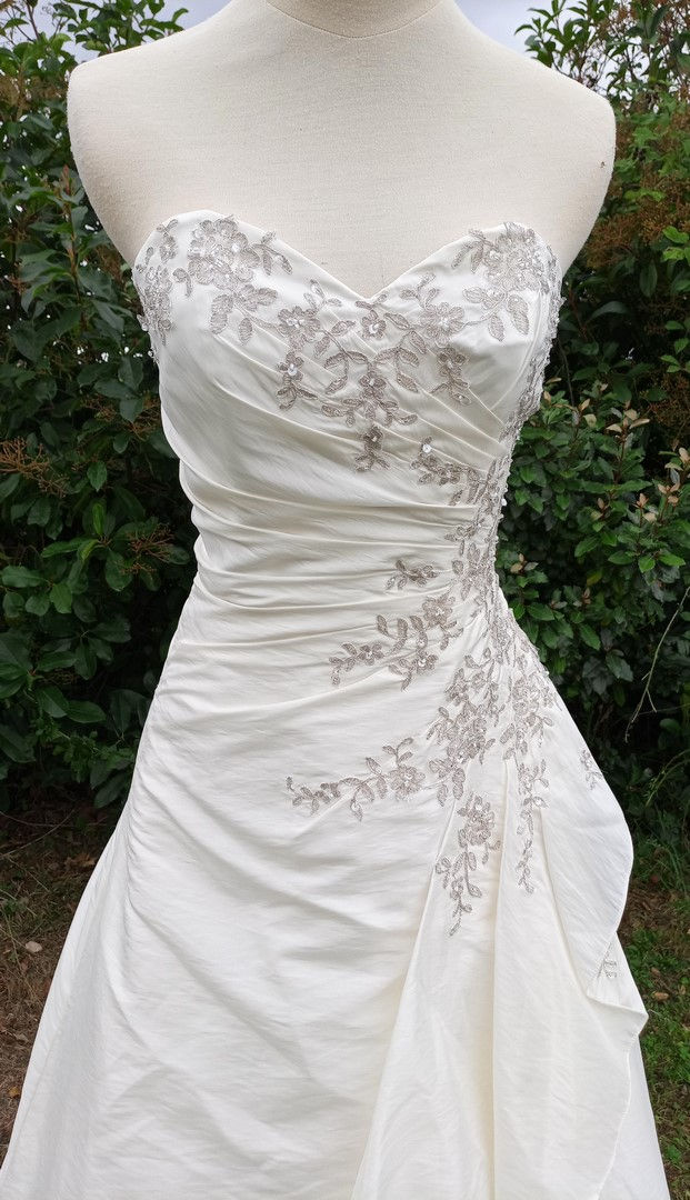 Miniature : robe de mariée mariage chic occasion comme neuve très bon état métarobe vinted original  point mariage bustier dentelle 36
