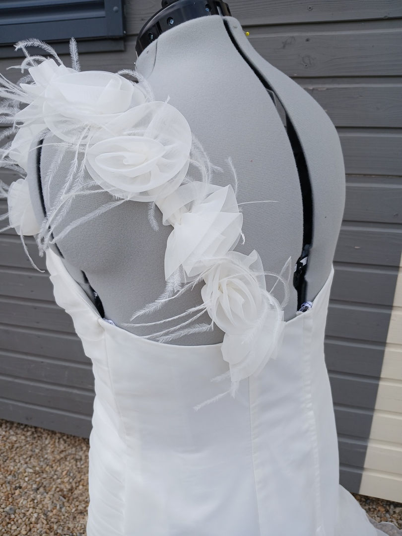 Miniature : robe de mariée mariage chic occasion comme neuve très bon état métarobe vinted original  neuve 50 52 grande taille traine