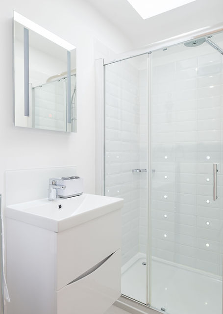 Boathouse Kingsbridge shower room