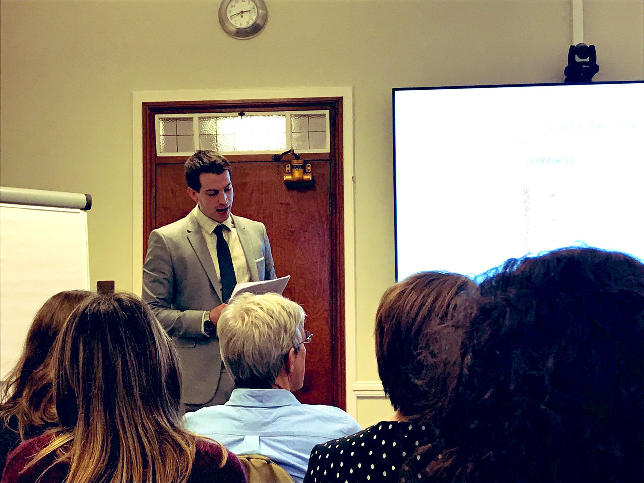 Kursos i Atelyers (Travados en Zoom)