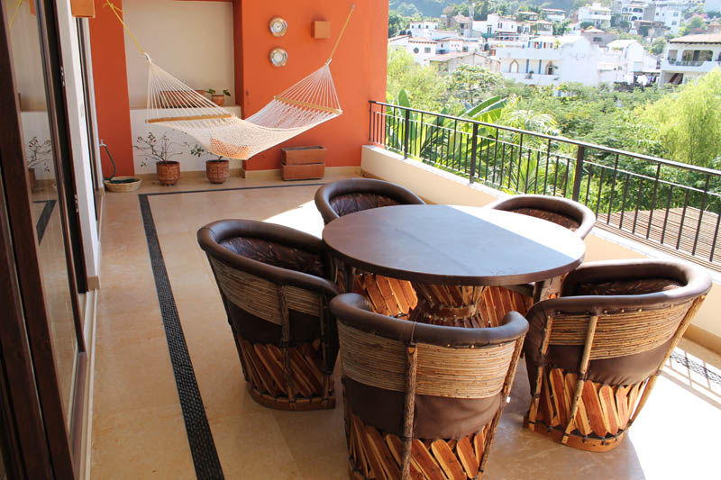 balcony1.jpg