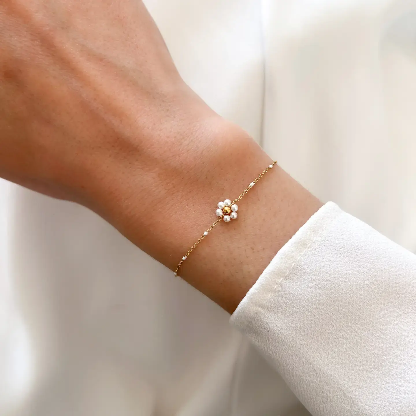 Bracelet fleur en perles blanches