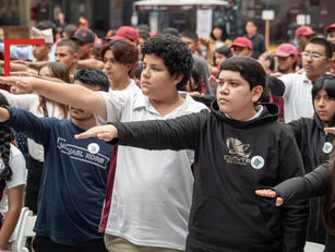 TOMAN PROTESTA 226 COMISARIOS SOCIALES JUVENILES EN TIJUANA