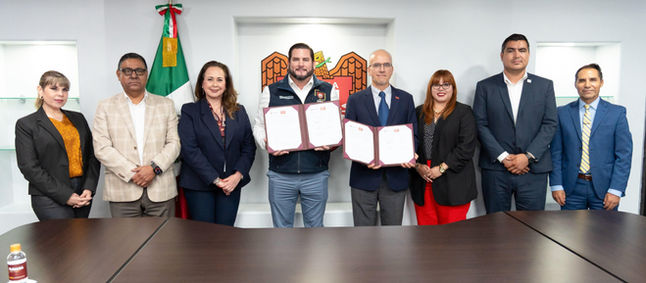 Firma Ismael Burgueño convenio de vinculación con Universidad Iberoamericana Tijuana