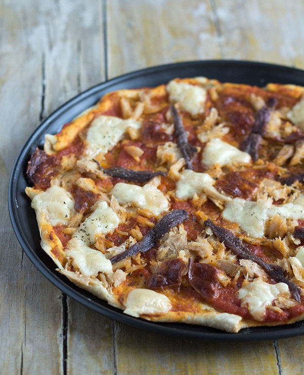 PIZZA de bonito y anchoas