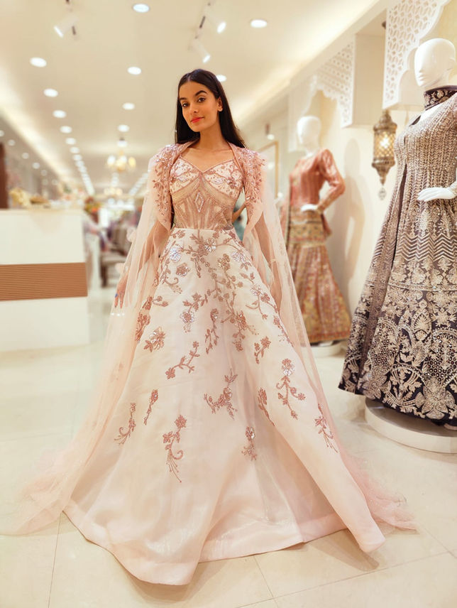 Buy exclusive styles for women, to look gorgeous at special events on Husni. Shop the latest in designer wear for women on Husni + 100% Original Styles. +Top Designer Collections. 