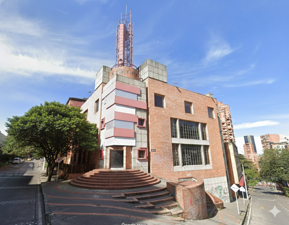 Entorno para inversión inmobiliaria Bogotá La Macarena. Calles vibrantes, gastronomía y ambiente cultural que garantizan alta rentabilidad.