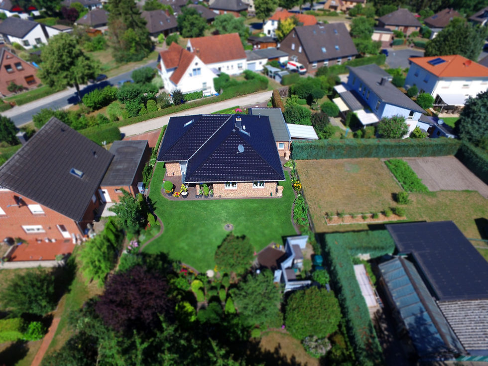 Luftbild Luftaufnahme vom Eigenheim Haus mit Drohne