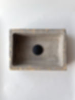 Miniature : Vasque Orio béton brut inclusions dorées fond blanc vue frontale pièce artisanale Roschet
