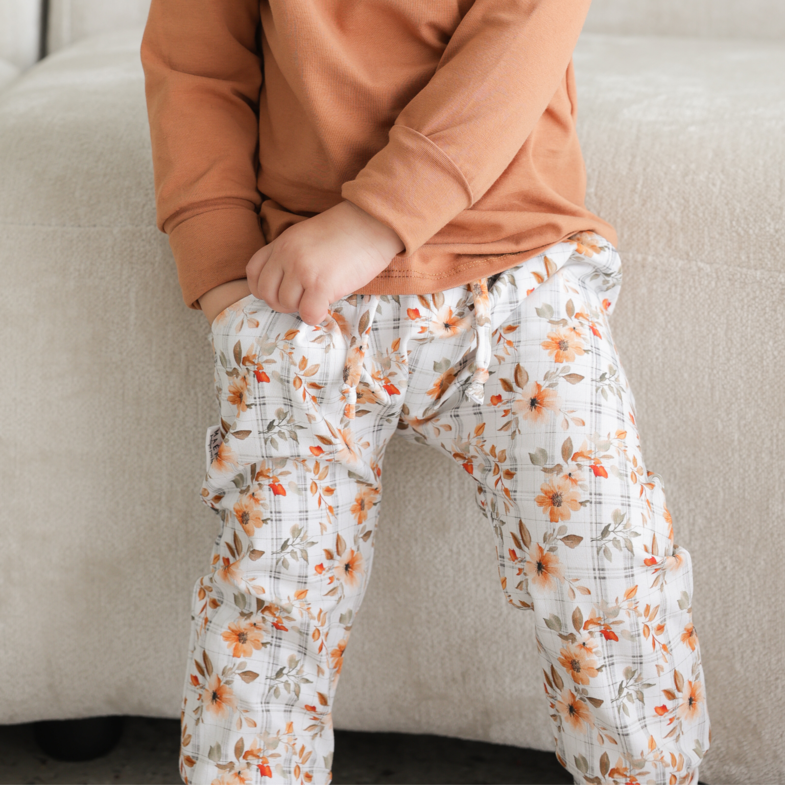 Pantalon évolutif fleuri caramel