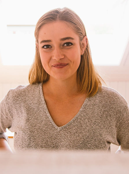 Atelier Salome, Professionelle Schneiderei mit Schneiderkursen: Nähen lernen, Vorhänge kürzen, Lederverarbeitung, couture