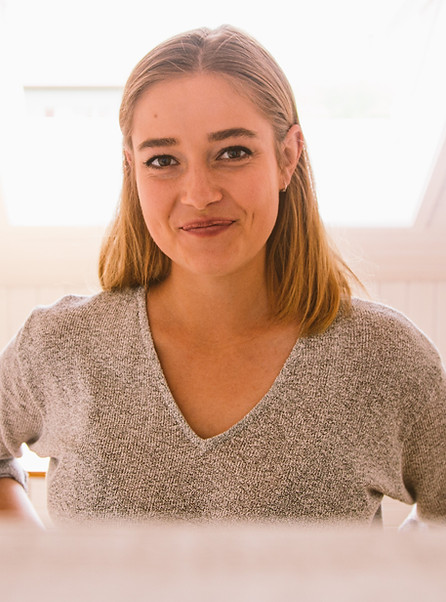 Atelier Salome, Professionelle Schneiderei mit Schneiderkursen: Nähen lernen, Vorhänge kürzen, Lederverarbeitung, couture