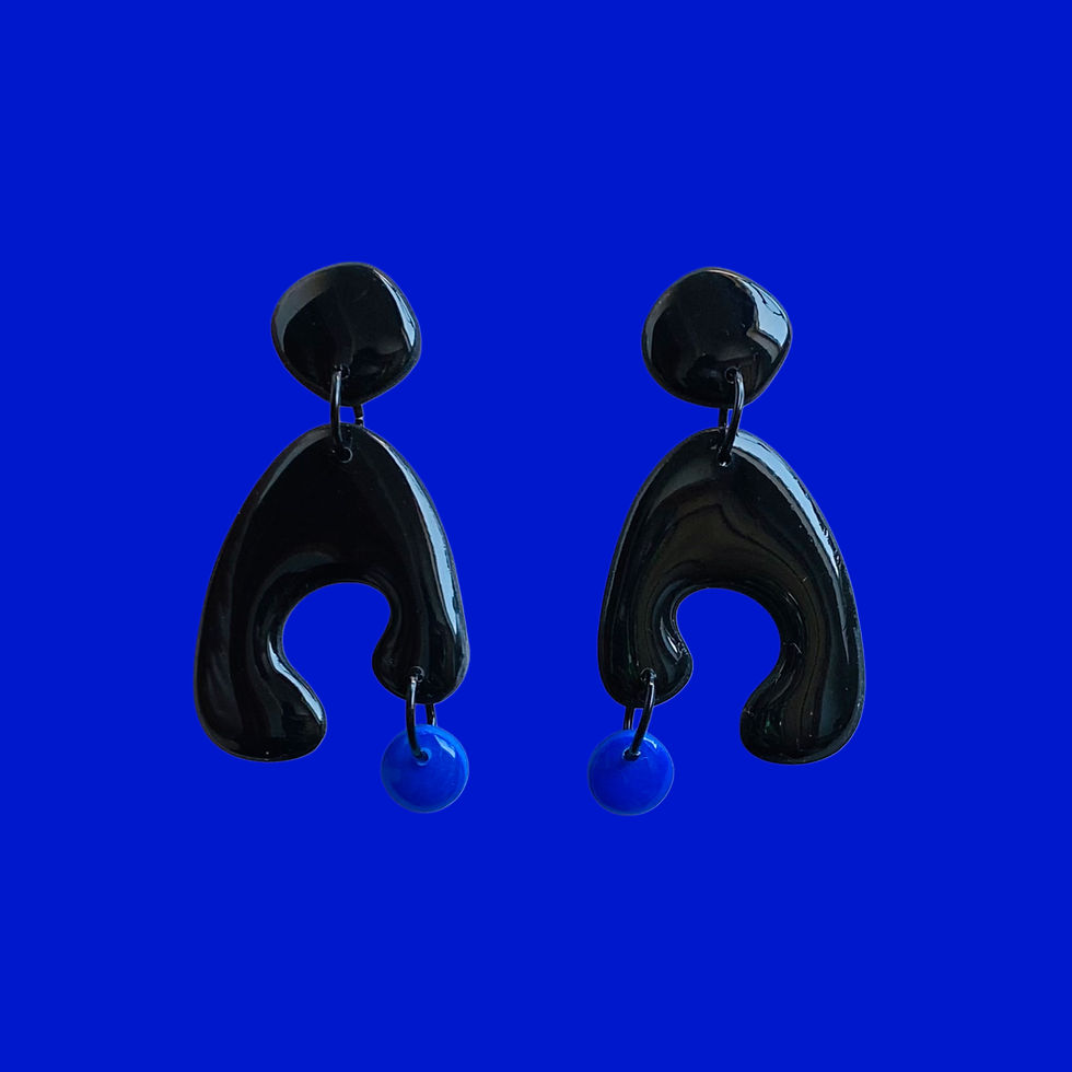 Thumbnail: Boomerang (black with little blue)