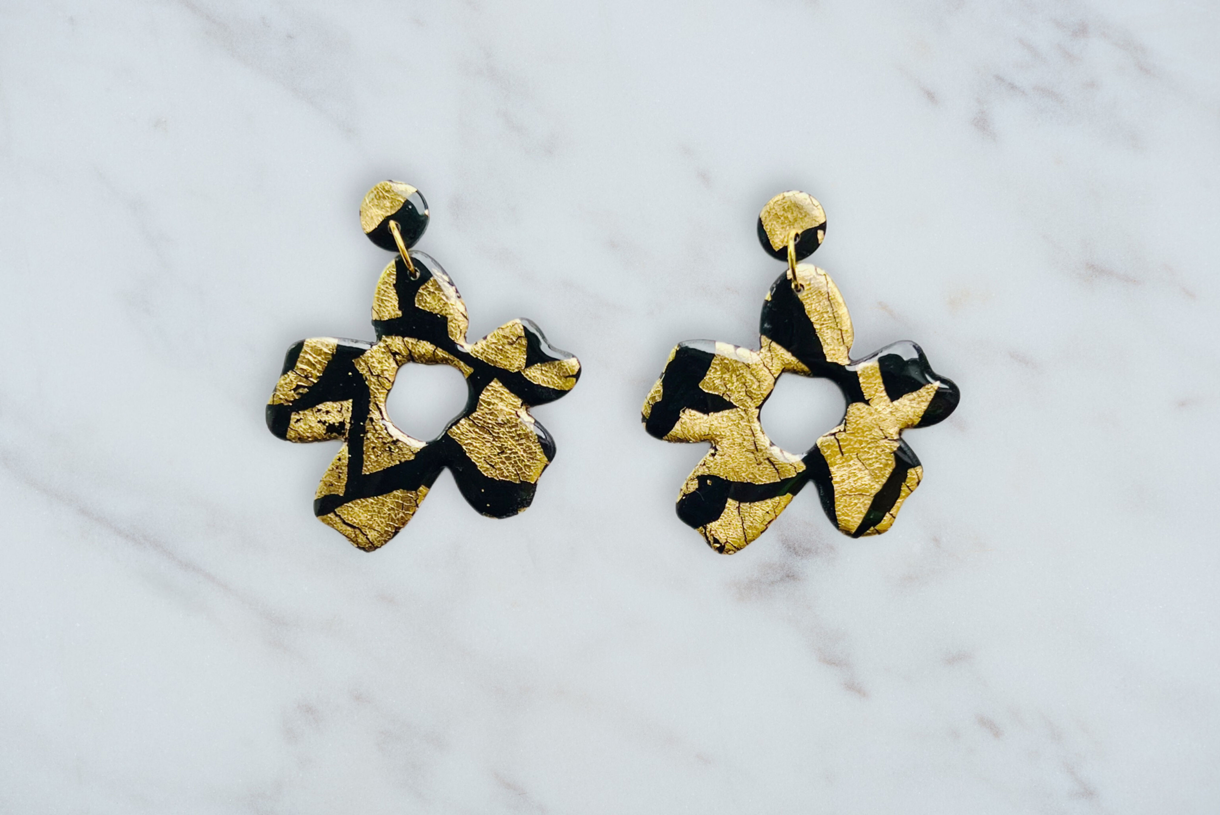 Golden flower (black)