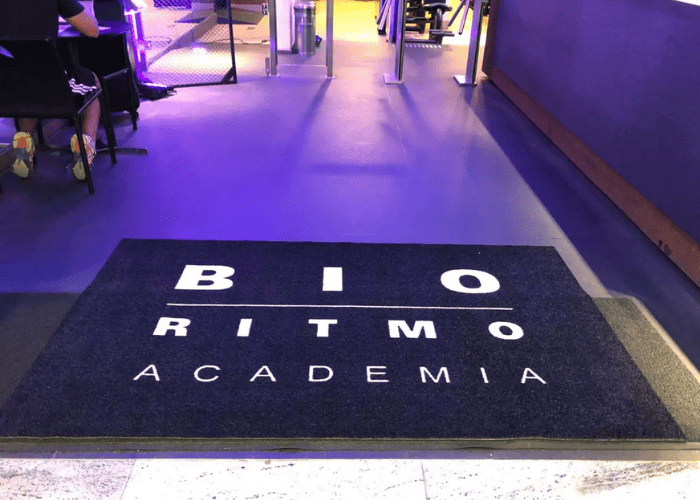 Tapete ou capacho personalizado antiderrapante para academia em Sabino - SP
