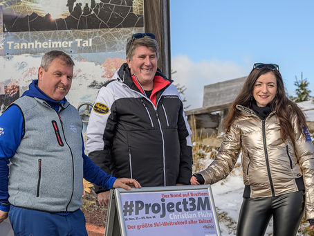 Knapp eine Woche vor dem Start: Mein Plakat-Moment am größten Gipfelbuch der Alpen