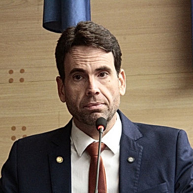 Desrespeito institucional.