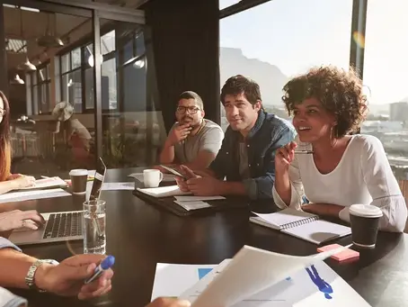 Como o coworking revoluciona a forma de trabalho: Benefícios para profissionais e empresas