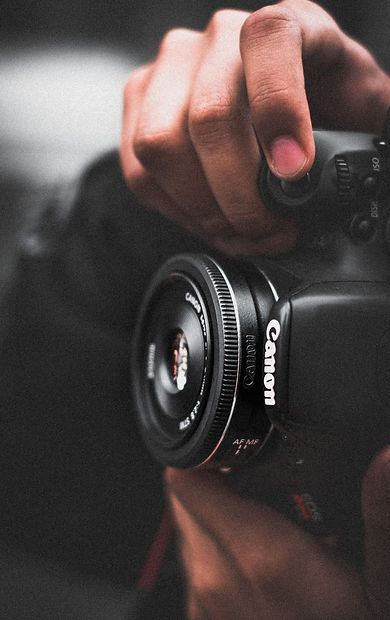 aperture_camera_canon_dslr_hands_lens-11
