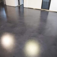 Revêtement de sol époxy effet nuancé pour décoration moderne