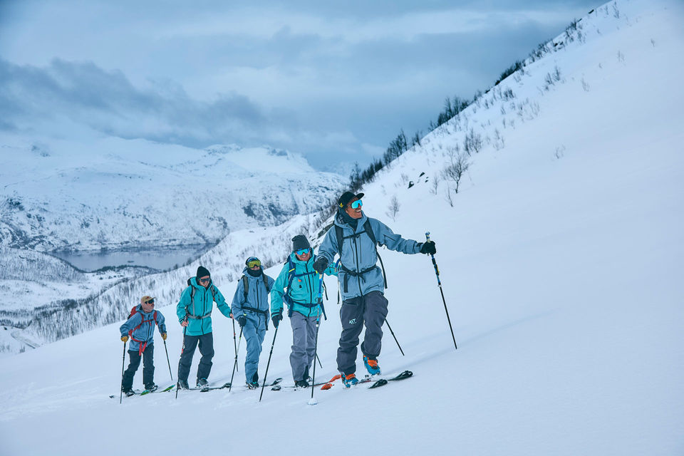 Geführte Skitouren Reise Norwegen mit Bergführer. Skitouren auf der Insel Senja.